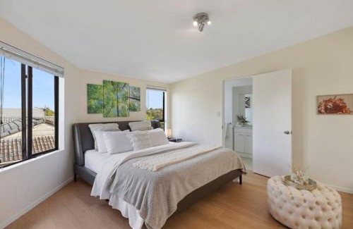 Northcross House | Elegant 2BR Family Home - Aircon - 5min to Beach