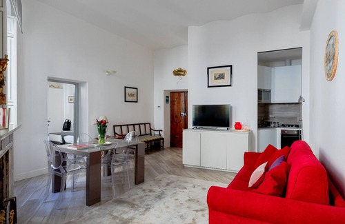 Rione XIV Borgo Apartment | Elegant 3 bdr apartment near Campo dei Fiori