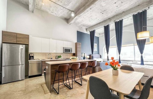 Downtown Dallas Apartment | Elegant 3BD | DT Dallas | Sleeps 16 | Free Parking