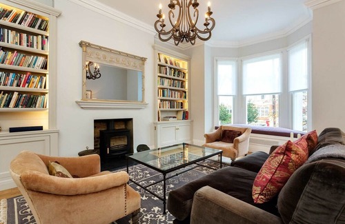 Bedford House | Elegant 3BR home with garden in Balham, 15 minutes from London Bridge, by Veeve