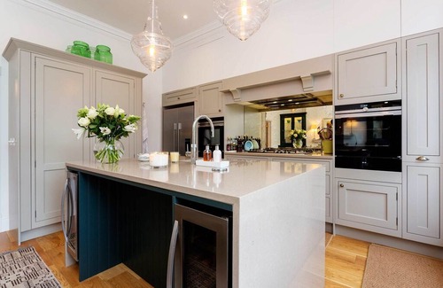 Bedford House | Elegant 3BR home with garden in Balham, 15 minutes from London Bridge, by Veeve