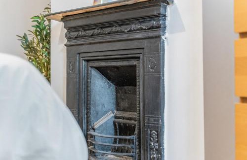 Harborne Apartment | Elegant 4Bed Executive Stay Wi-Fi and Parking