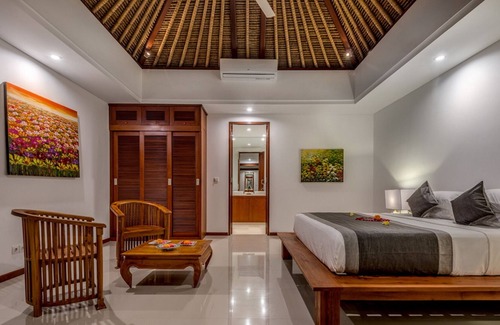 Candi Dasa Villa | Elegant 4BR Villa, Ocean View - 10Min Walk To Candidasa Beach!
