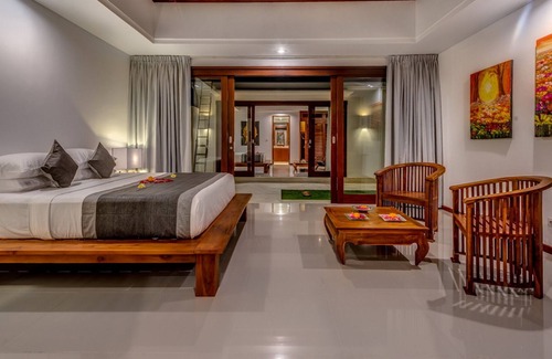 Candi Dasa Villa | Elegant 4BR Villa, Ocean View - 10Min Walk To Candidasa Beach!