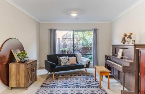 Point Cook House | Elegant 4BR Villa with 3 Living Rooms in PointCook