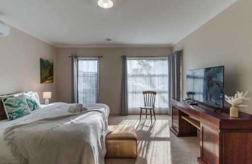 Point Cook House | Elegant 4BR Villa with 3 Living Rooms in PointCook
