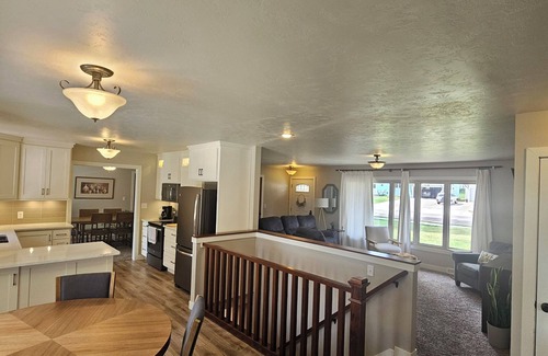 Sioux Center House | Elegant 5-bedroom house in Sioux Center near Dordt University and downtown.