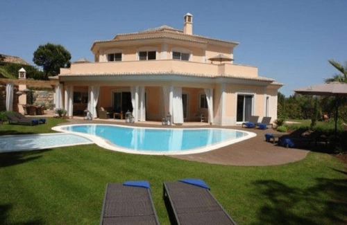 Almancil Villa | Elegant 6 Bedroom Villa | Villa Arden | Games Room With Snooker Table And Table.