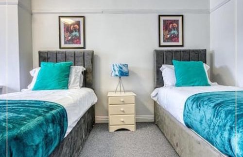 Nottingham Apartment | Elegant 8-BR Home - Near Sherwood, City Hospital & Nottingham City Centre - Garden - Sleeps 16