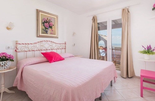 Cala'n Bosch Villa | ELEGANT AND FUN VILLA IN FRONT OF THE SEA