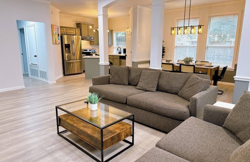 Grand Prairie House | Elegant and Cozy Nook. Pets ok. Extended Stay Bliss