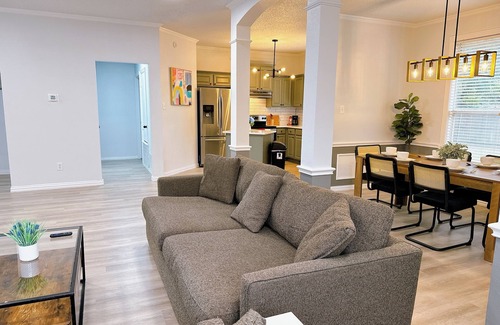 Grand Prairie House | Elegant and Cozy Nook. Pets ok. Extended Stay Bliss