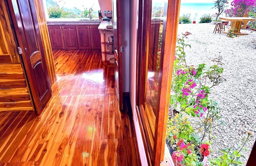 Puerto Lopez House | Elegant and Luxurious 1-bedroom with Stunning Ocean-View and Flower Gardens.