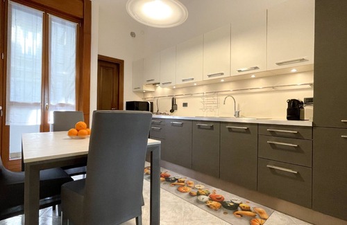 Chinatown Apartment | Elegant and modern three-room apartment