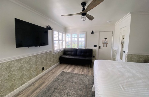Golden Rectangle House | Elegant and spacious oceanview suites