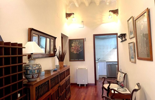 Jerez de la Frontera Old Town Apartment | Elegant apartment with balconies, AC and parking in central Jerez