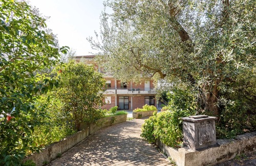 Tuoro sul Trasimeno Apartment | Elegant apartment with swimming pool and gym on Lake Trasimeno