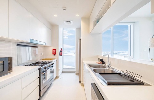 Dubai Apartment | Elegant Apartment in Creek Minutes from Downtown