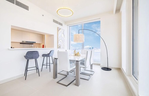 Dubai Apartment | Elegant Apartment in Creek Minutes from Downtown