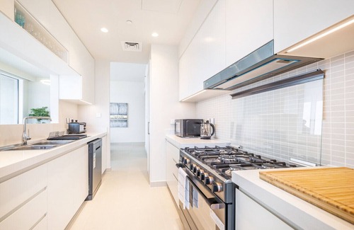 Dubai Apartment | Elegant Apartment in Creek Minutes from Downtown