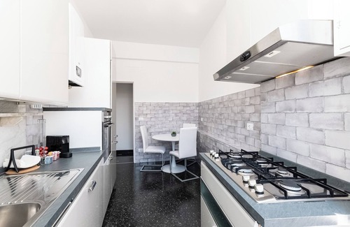 Genoa Historical Centre Apartment | Elegant Apartment 5 Minutes from Downtown + City View