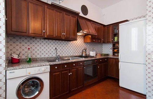 Dorsoduro Apartment | Elegant apartment canal view
