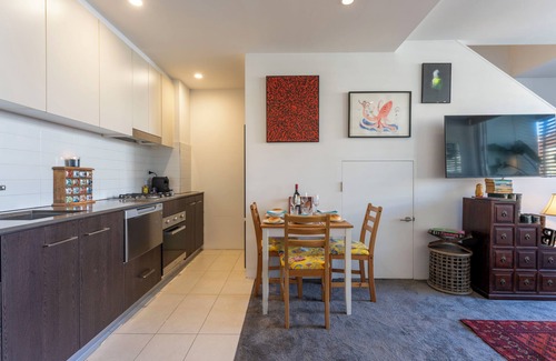 Enmore Apartment | Elegant Apartment in the Heart of Newtown with Secure Parking