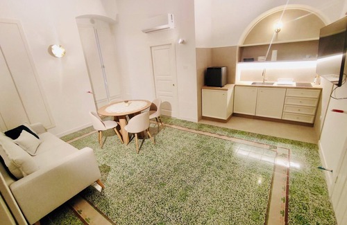 Laterza House | Elegant apartment located in the center