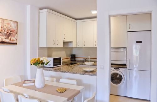 El Morche Apartment | Elegant Apartment on the Beach with Terrace, Sea View
