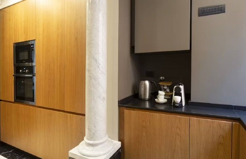 Monti Apartment | Elegant apartment with Colosseum views in Rione Monti