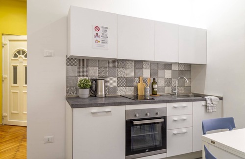Trieste City Centre Apartment | Elegant apartment★Near the station★Grey★Free Wifi