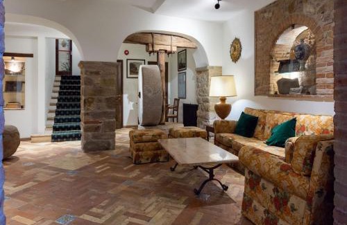 Canalicchio House | Elegant apartments in Resort with swimming pool set in nature