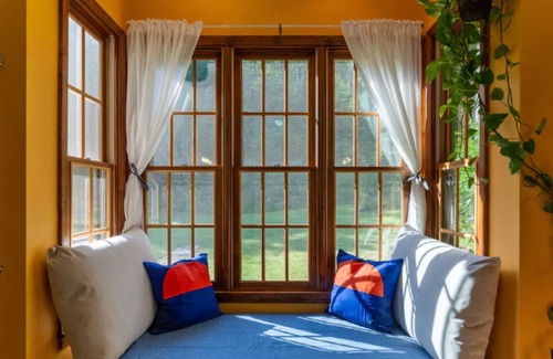 Almond House | Elegant Appalachian Retreat