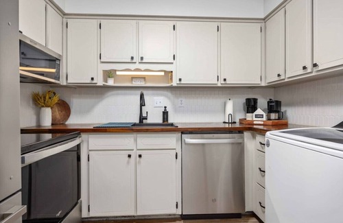 Columbus Apartment | Elegant APT/8mi to FT Moore/walk to Lakebottom
