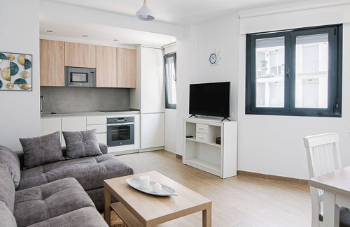 Rota Apartment | Elegant Apt. for 6 with Pool, Wifi and AC in Rota