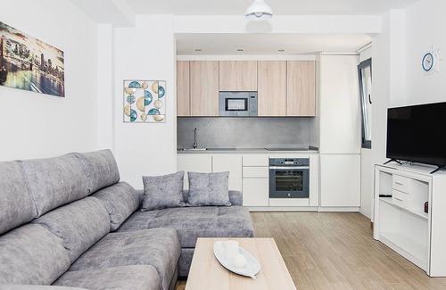 Rota Apartment | Elegant Apt. for 6 with Pool, Wifi and AC in Rota