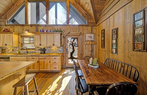 Blue Ridge Cabin | Elegant Blue Ridge Cabin- VIEWS, Hot Tub, Fire Pit, Pool Table