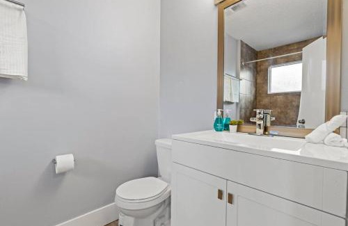 Mayfield House | Elegant Boho Retreat - 8 min to WEM