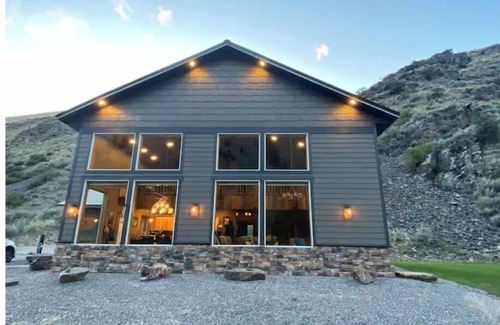Cobalt Cabin | Elegant Cabin- Northfork Idaho Salmon River, Reunions, Secluded. Quiet. Views
