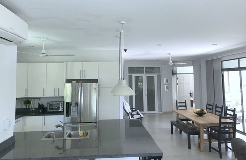 Playa Grande House | Elegant Casa Blanca in Playa Grande