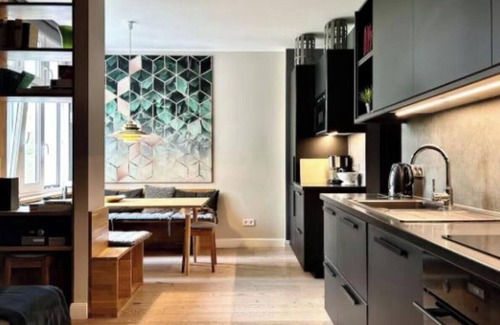 Neukoelln Apartment | Elegant & Central: 3-Bedroom Designer Apartment with Balcony in Berlin