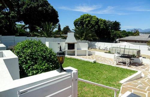 Bellville House | Elegant City Guest House
