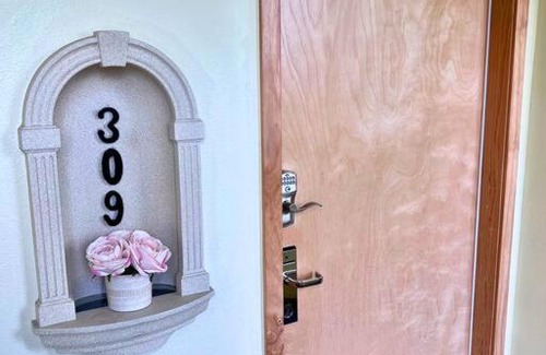 Palm Coast Apartment | Elegant Condo - European Charm