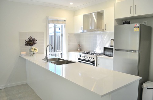 Leppington House | Elegant & Convenient New House at Leppington - 2 min Drive From Train Station!