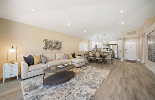 Hunt Club Cottage | Elegant Cottage With Stunning Golf View at PGA National