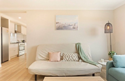 Cowes House | Elegant & Cozy Island Escape Near Downtown & Beach