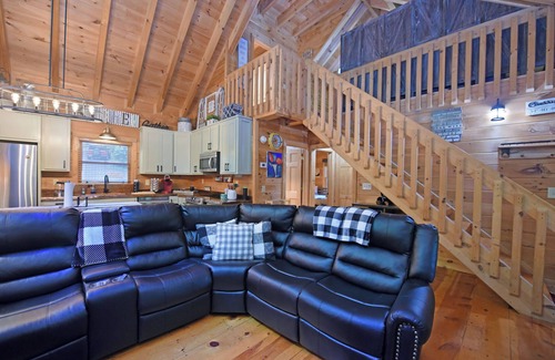 Cherry Log Cabin | Elegant Escape- Executive Log Cabin Rental- 3br/2ba- Firepit- Wifi