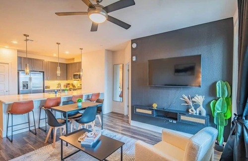 North Scottsdale Apartment | Elegant Escape | TPC Golf, Kierland, Pool, W/D