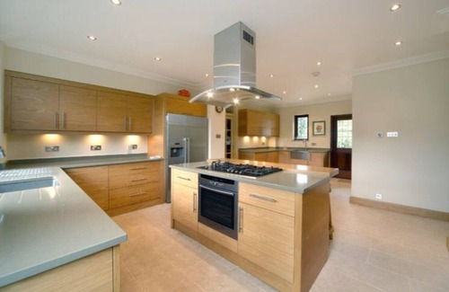 Stoke Poges Villa | Elegant family home backing into a Golf Course .
