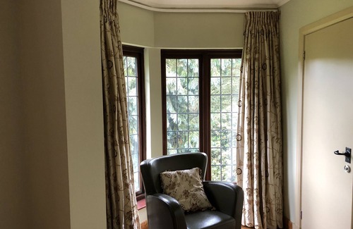 Stoke Poges Villa | Elegant family home backing into a Golf Course .